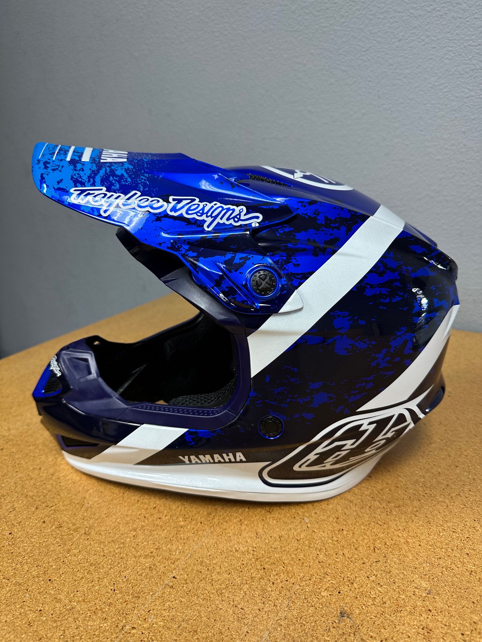 Troy lee designs yamaha outlet helmet