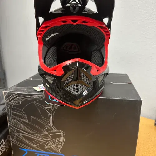 NEW Troy Lee Designs D3 CARBON Mountain Bike Helmet Small