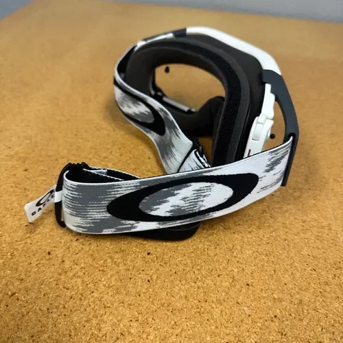 NEW Oakley Airbrake Goggles White/Clear Lens