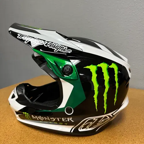 NEW Troy Lee Designs SE4 Poly Helmet Size Medium
