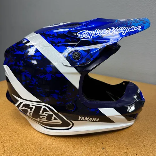 NEW Troy Lee Designs SE4 Yamaha Helmet Size Large