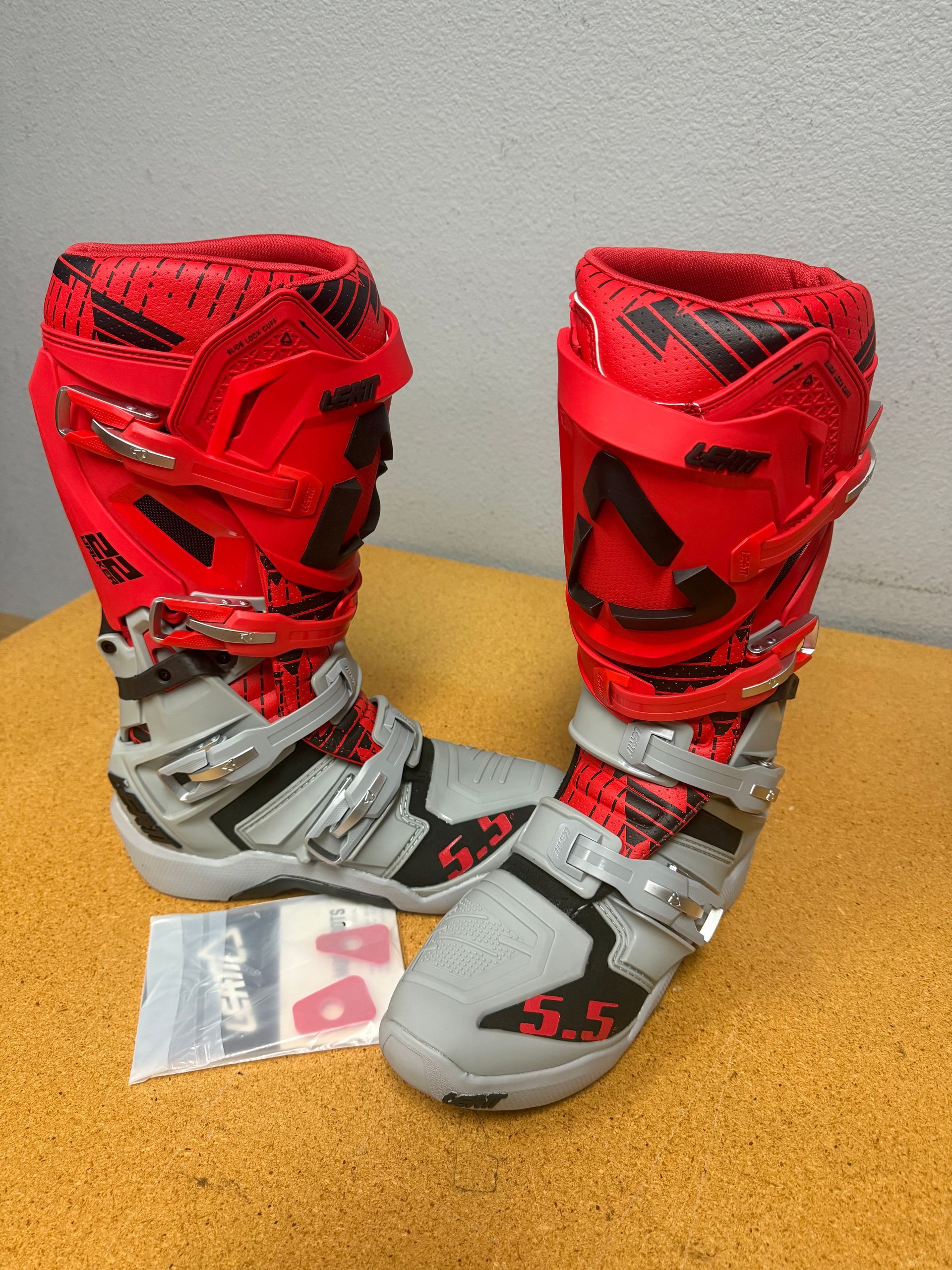 NEW Leatt 5.5 FlexLock Motocross Enduro MX Boots Gray/Red Size 11**No Offers**