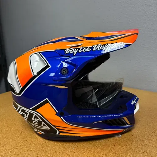 NEW Troy Lee Designs SE5 COMPOSITE Helmet Size Medium