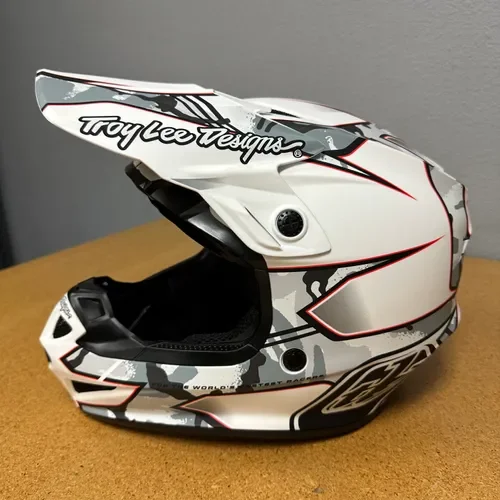 NEW Troy Lee Designs SE4 Poly Helmet Size Medium & Large