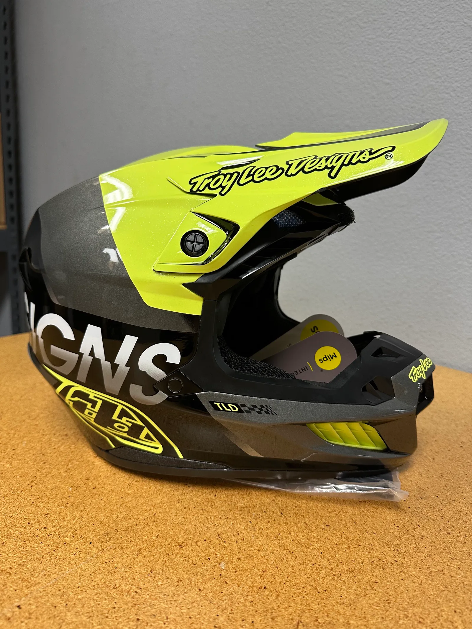 NEW Troy Lee Designs SE5 COMPOSITE Helmet Glo Yellow/Black All Sizes