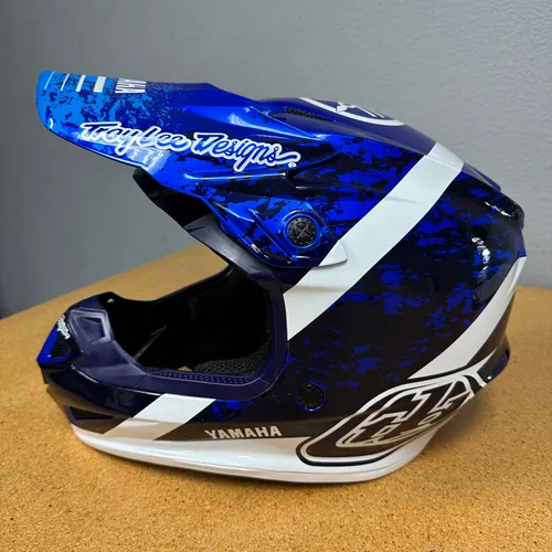 NEW Troy Lee Designs SE4 Yamaha Helmet Size XL