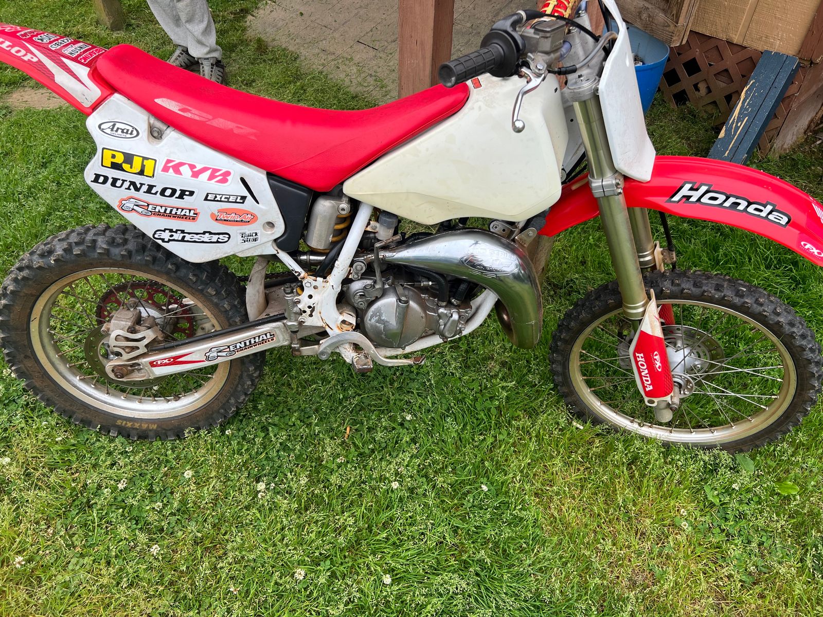 2001 cr80