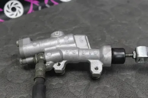2004 Yamaha YZ450F OEM REAR BACK BRAKE CALIPER MASTER CYLINDER 5TA-27200-01-00