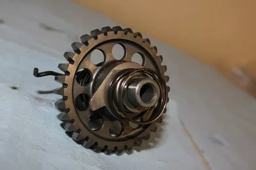2005 suzuki rmz450 OEM KICKSTART KICK START SHAFT W IDLER GEAR
