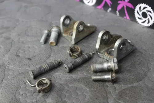 2005 CRF450R honda OEM LEFT RIGHT FOOT RESTS PEGS PEG MOUNTS SPRINGS PINS
