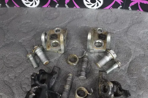2005 CRF450R honda OEM LEFT RIGHT FOOT RESTS PEGS PEG MOUNTS SPRINGS PINS