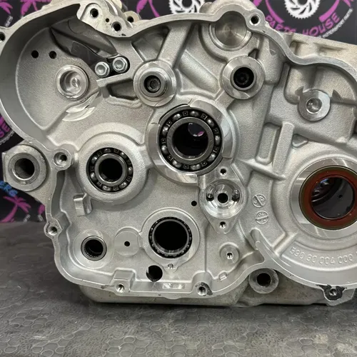 00 - 2003 ktm 450 SX LEFT RIGHT ENGINE CRANKCASE CRANK CASES BLOCK 14MM CASE SET