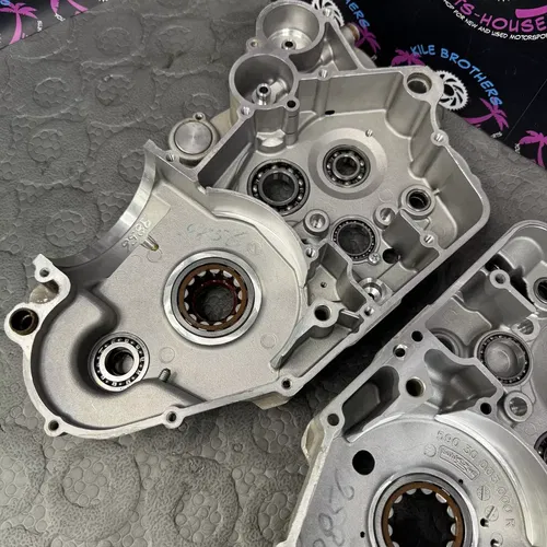 00 - 2003 ktm 450 SX LEFT RIGHT ENGINE CRANKCASE CRANK CASES BLOCK 14MM CASE SET