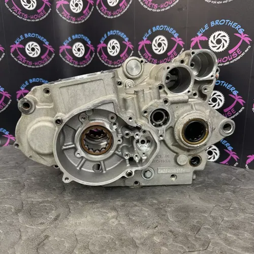 00 - 2003 ktm 450 SX LEFT RIGHT ENGINE CRANKCASE CRANK CASES BLOCK 14MM CASE SET