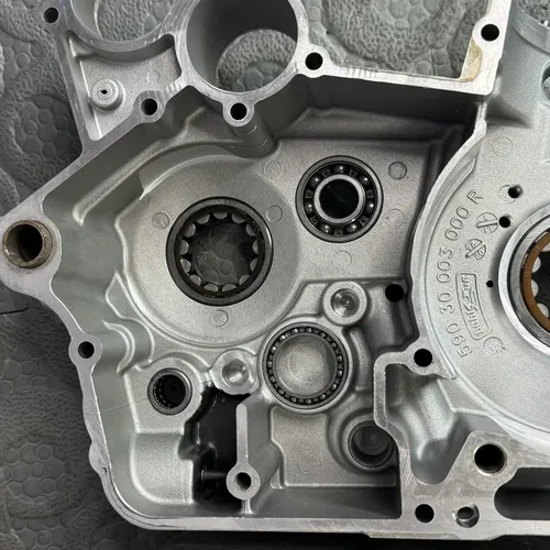 00 - 2003 ktm 450 SX LEFT RIGHT ENGINE CRANKCASE CRANK CASES BLOCK 14MM CASE SET