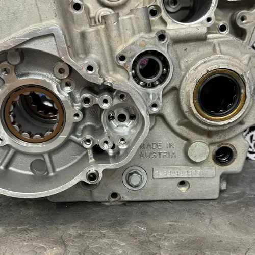 00 - 2003 ktm 450 SX LEFT RIGHT ENGINE CRANKCASE CRANK CASES BLOCK 14MM CASE SET