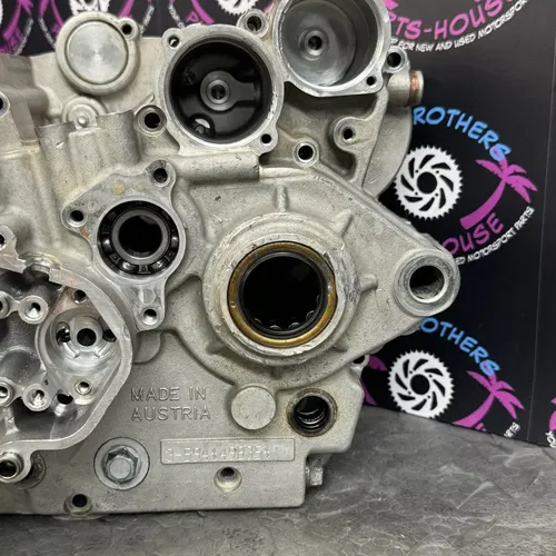00 - 2003 ktm 450 SX LEFT RIGHT ENGINE CRANKCASE CRANK CASES BLOCK 14MM CASE SET