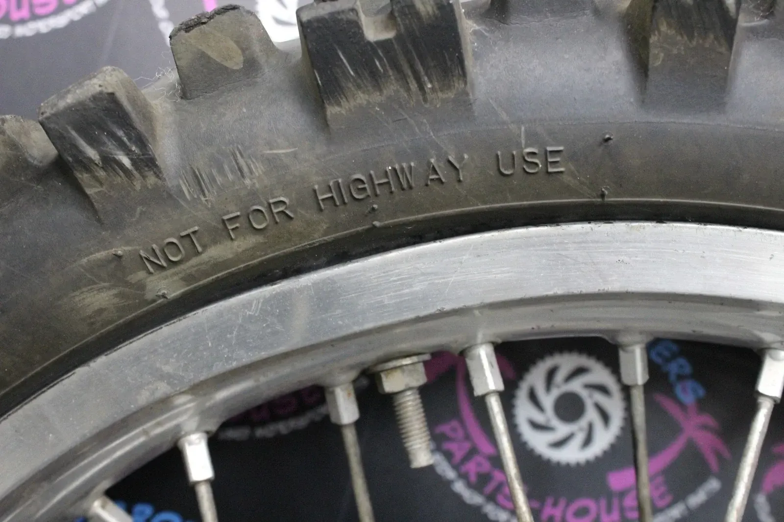 2002 Yamaha 99-22 YZ125 OEM REAR BACK WHEEL RIM HUB 5ET-25311-00-00