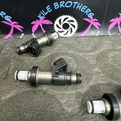 2007 Suzuki GSXR750 OEM THROTTLE BODY FUEL INJECTORS 15710-01H00