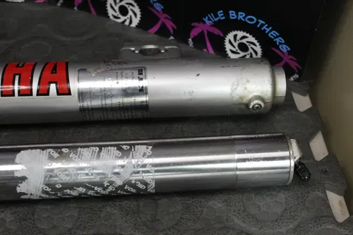 1986 Yamaha YZ250 OEM RIGHT LEFT FRONT SUSPENSION FORKS SHOCKS 1LU-23102-L0-00