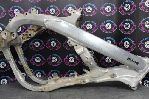 2005 honda crf450r OEM FRAME CHASSIS CHASSI MAIN ALUMINUM MOUNT 50010-MEN-730