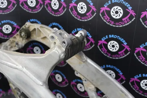 2005 honda crf450r OEM FRAME CHASSIS CHASSI MAIN ALUMINUM MOUNT 50010-MEN-730