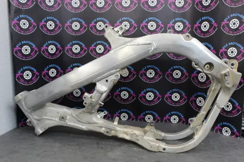 2005 honda crf450r OEM FRAME CHASSIS CHASSI MAIN ALUMINUM MOUNT 50010-MEN-730
