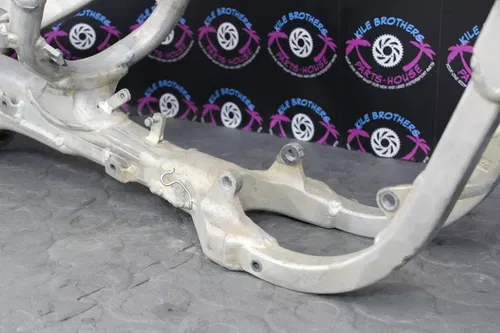 2005 honda crf450r OEM FRAME CHASSIS CHASSI MAIN ALUMINUM MOUNT 50010-MEN-730