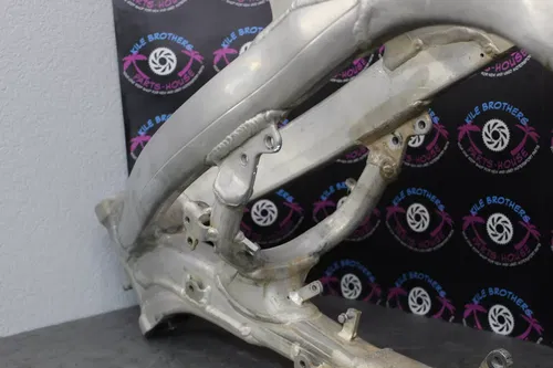 2005 honda crf450r OEM FRAME CHASSIS CHASSI MAIN ALUMINUM MOUNT 50010-MEN-730