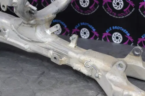 2005 honda crf450r OEM FRAME CHASSIS CHASSI MAIN ALUMINUM MOUNT 50010-MEN-730