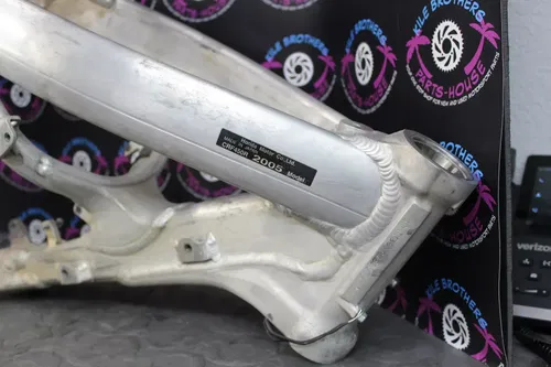 2005 honda crf450r OEM FRAME CHASSIS CHASSI MAIN ALUMINUM MOUNT 50010-MEN-730