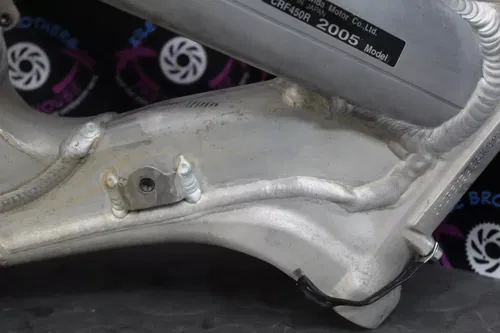 2005 honda crf450r OEM FRAME CHASSIS CHASSI MAIN ALUMINUM MOUNT 50010-MEN-730