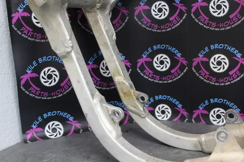 2005 honda crf450r OEM FRAME CHASSIS CHASSI MAIN ALUMINUM MOUNT 50010-MEN-730