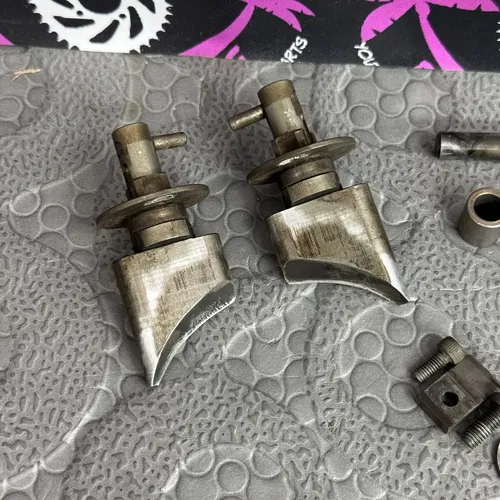 2003 YAMAHA 03-04 YZ125 OEM ENGINE POWER VALVE HARDWARE SET POWERVALVES