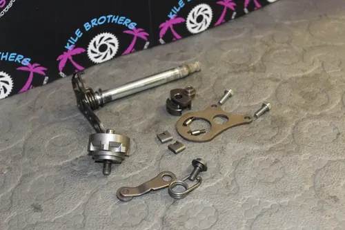 2008 Honda CRF150R OEM SHIFTER SHIFT SHAFT GEAR DOG SPRING 24610-KSE-670