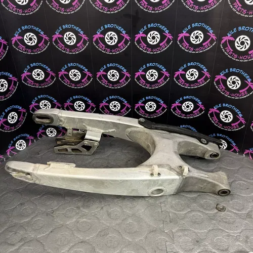 2003 YAMAHA YZ125 OEM SWINGARM SWING ARM SUSPENSION 5UN-22110-00-00