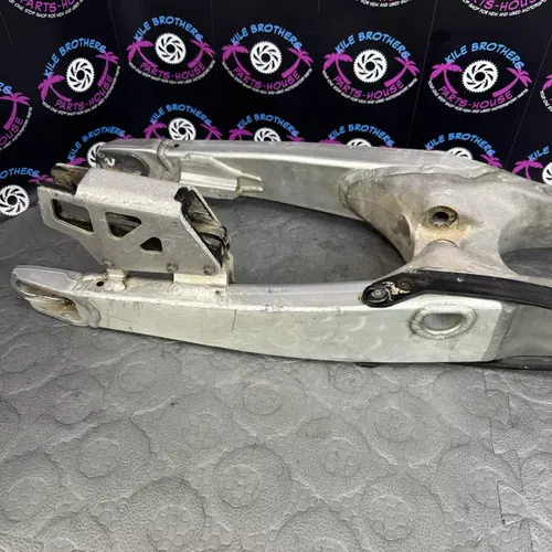 2003 YAMAHA YZ125 OEM SWINGARM SWING ARM SUSPENSION 5UN-22110-00-00