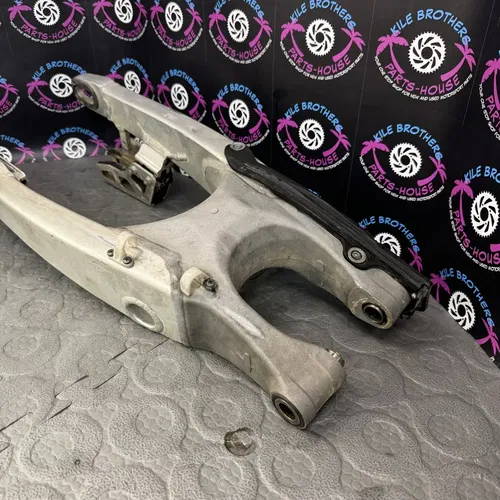 2003 YAMAHA YZ125 OEM SWINGARM SWING ARM SUSPENSION 5UN-22110-00-00