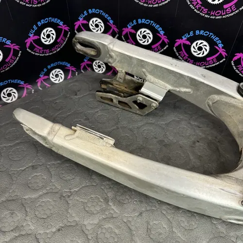 2003 YAMAHA YZ125 OEM SWINGARM SWING ARM SUSPENSION 5UN-22110-00-00