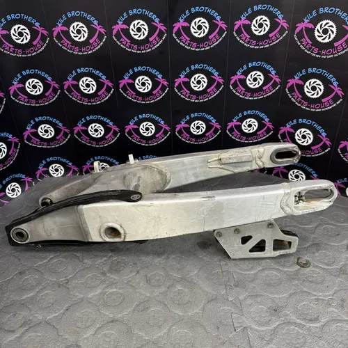 2003 YAMAHA YZ125 OEM SWINGARM SWING ARM SUSPENSION 5UN-22110-00-00