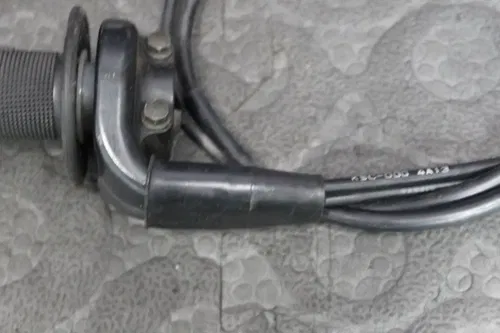 2004 Honda 04-06 CRF250X OEM THROTTLE TUBE GHUIDE CABLE HOUSING GRIP