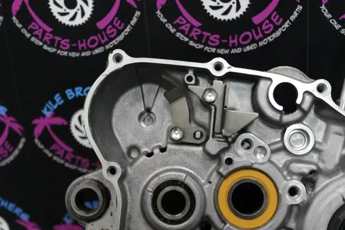 2004 honda 04-06 crf250x OEM RIGHT ENGINE MOTOR CRANKCASE CRANK CASES BLOCK