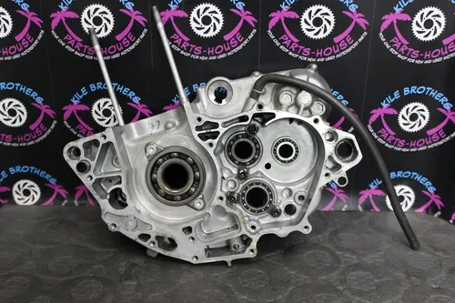2004 honda 04-06 crf250x OEM RIGHT ENGINE MOTOR CRANKCASE CRANK CASES BLOCK