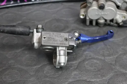 2002 Yamaha YZ125 OEM FRONT BRAKE CALIPER MASTER CYLINDER W LEVER