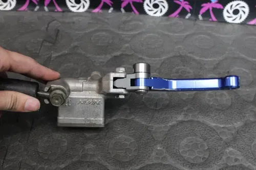 2002 Yamaha YZ125 OEM FRONT BRAKE CALIPER MASTER CYLINDER W LEVER