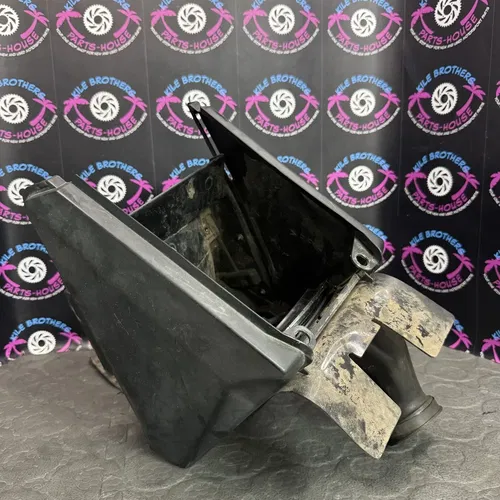 2004 yamaha 03-04 yz250f yz450f OEM AIR BOX CLEANER CASE INTAKE BOOT