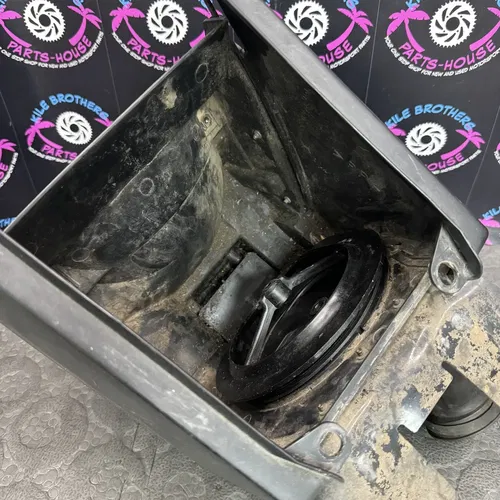 2004 yamaha 03-04 yz250f yz450f OEM AIR BOX CLEANER CASE INTAKE BOOT