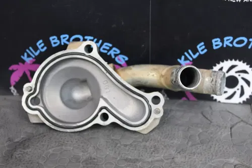 yamaha 03-11 wr450f 03-09 yz450f OEM ENGINE WATER PUMP HOUSING COVER 5BE-12422-2
