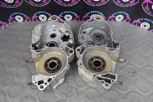 1992 yamaha yz250 OEM LEFT RIGHT ENGINE MOTOR CRANKCASE CRANK CASES BLOCK SET