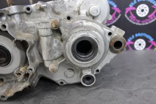 1992 yamaha yz250 OEM LEFT RIGHT ENGINE MOTOR CRANKCASE CRANK CASES BLOCK SET